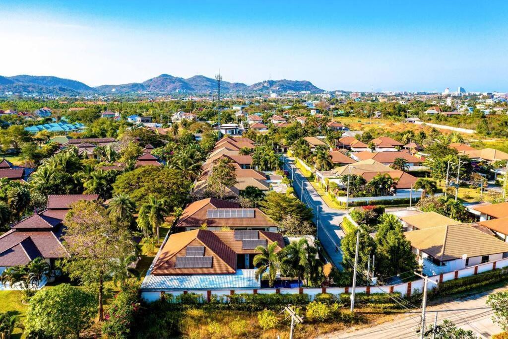 3 Bedroom Pool In Great Location! Bub *