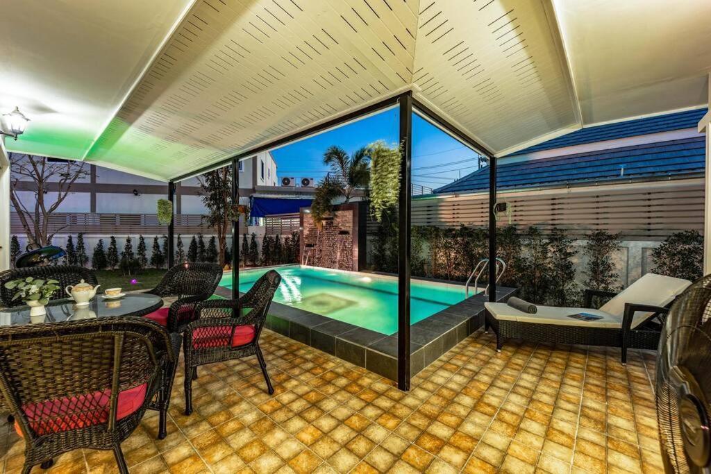 New 2 Bedroom Pool C882 Holiday home