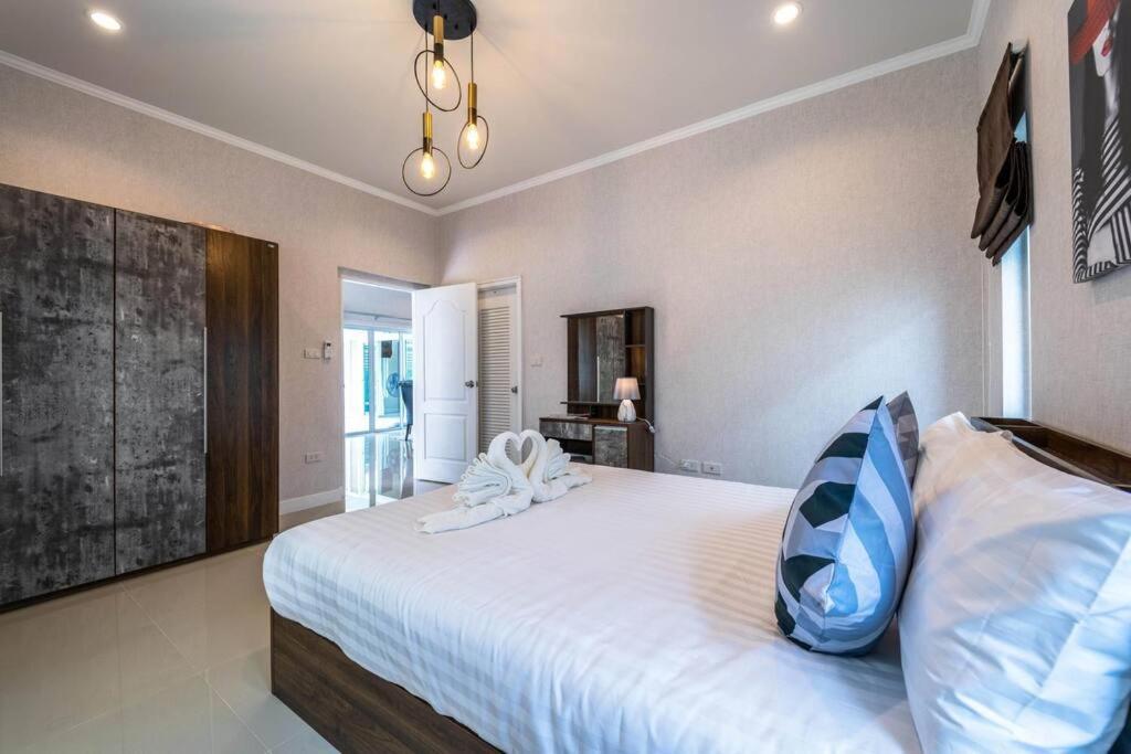 New 2 Bedroom Pool C882 Holiday home