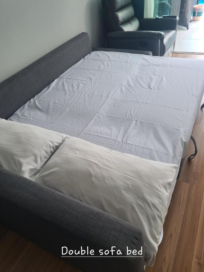 Light, Airy, Pool Views 2 Bed 2 Bath, Free Wifi, Elect Apartment *