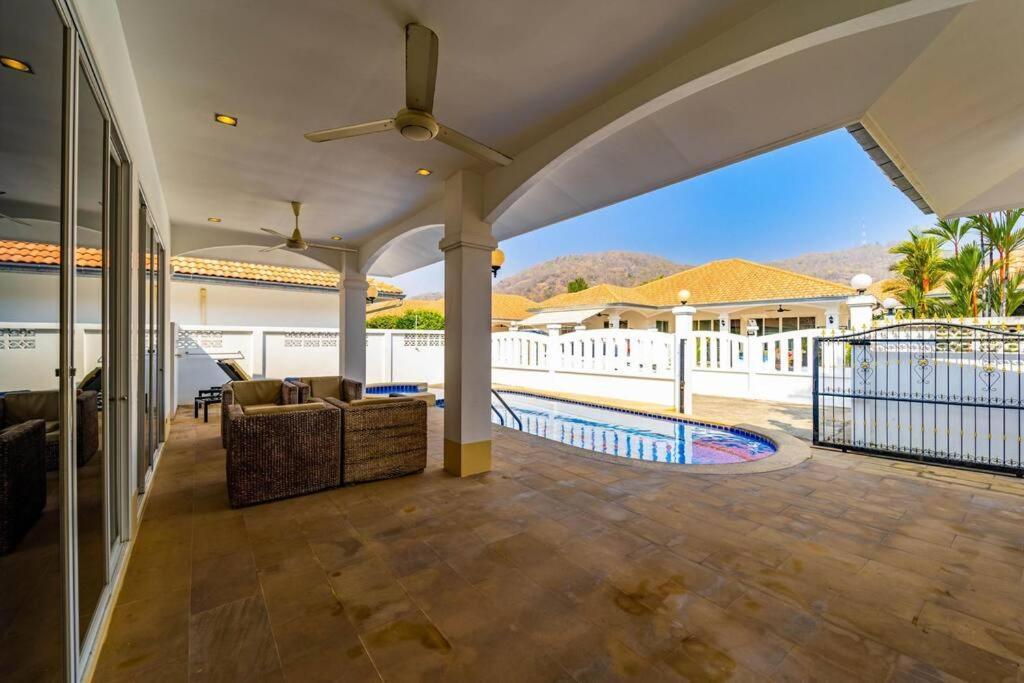 Private 4 Bedroom Pool Ng411