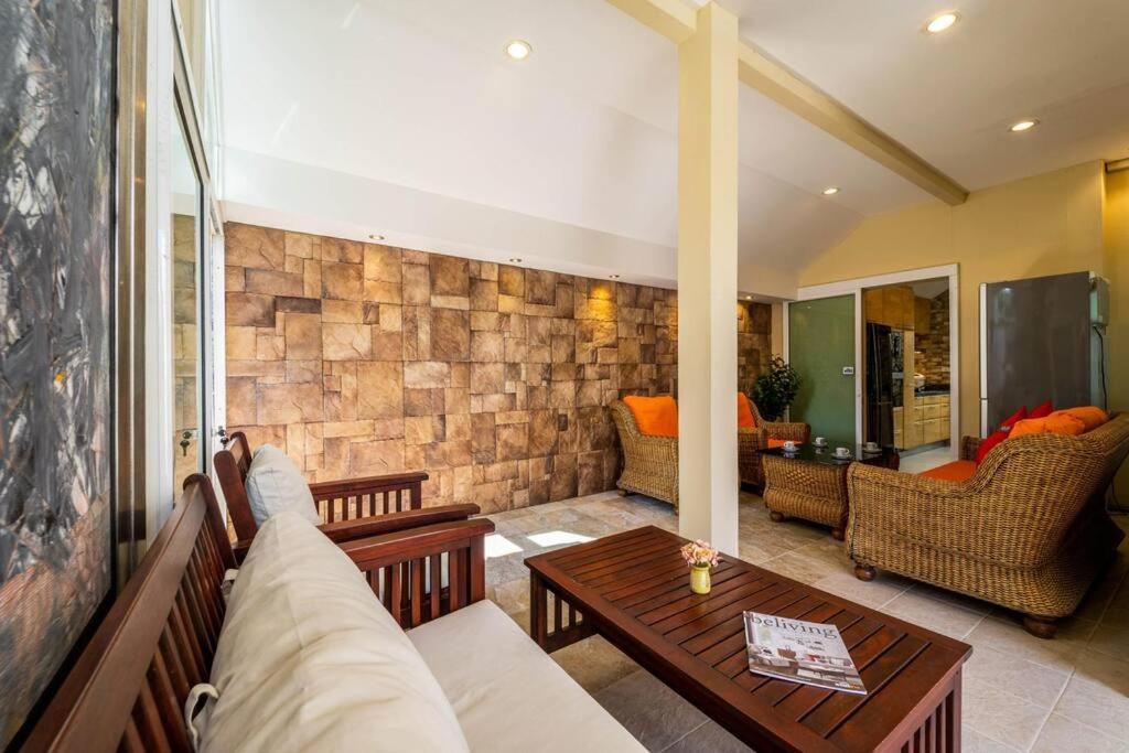 3 Bedroom Pool In Great Location Stv Villa
