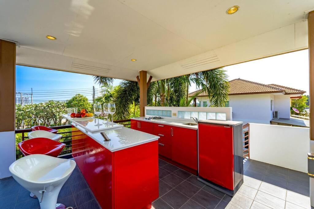 3 Bedroom Pool In Great Location Stv