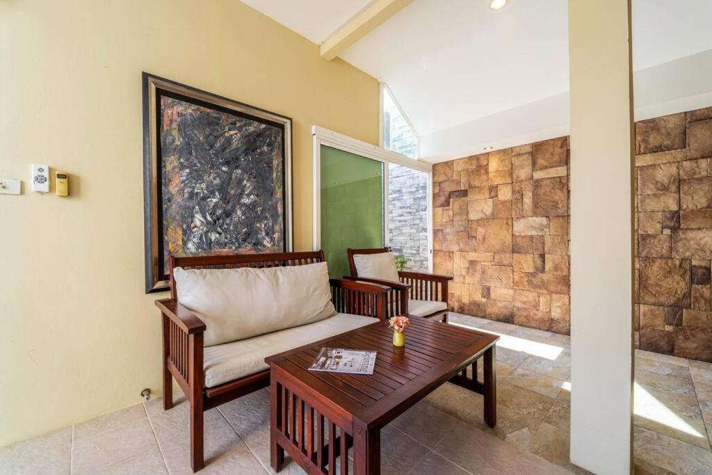 Villa 3 Bedroom Pool In Great Location Stv *