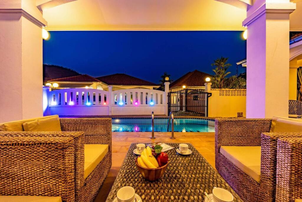 Private 4 Bedroom Pool Ng411