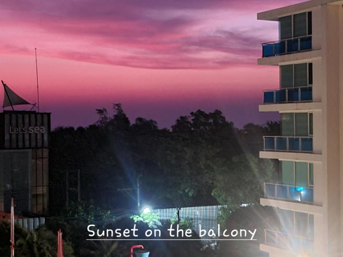 Apartment Light, Airy, Pool Views 2 Bed 2 Bath, Free Wifi, Elect