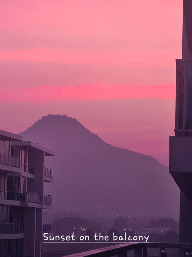 Light, Airy, Pool Views 2 Bed 2 Bath, Free Wifi, Elect Apartment Hua Hin