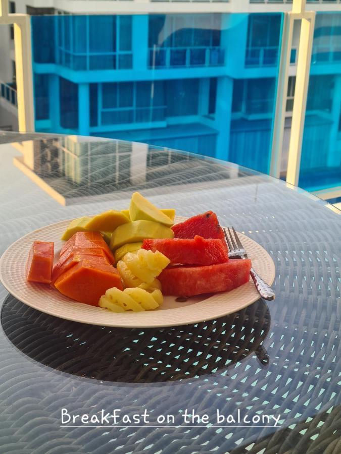 Light, Airy, Pool Views 2 Bed 2 Bath, Free Wifi, Elect Apartment *