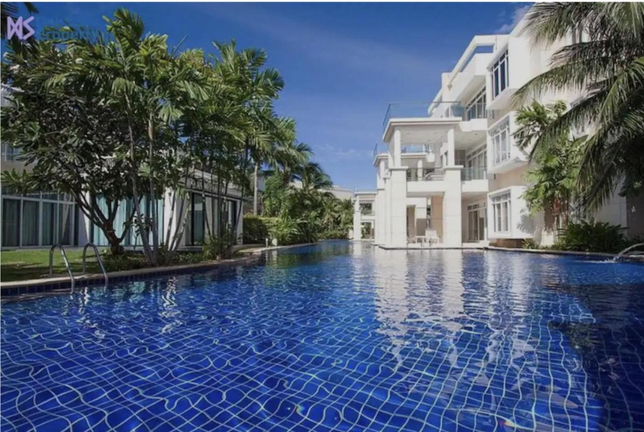 Blue Lagoon - Pool Access Holiday home