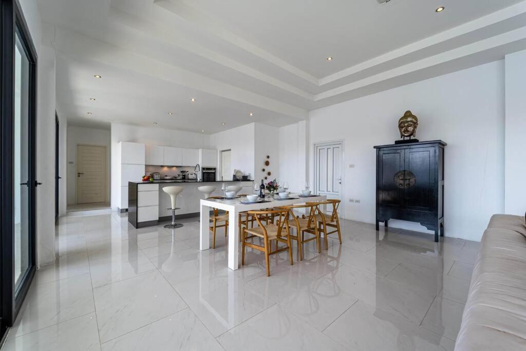 Modern Large 2 Bedroom Pool Pv2 Villa