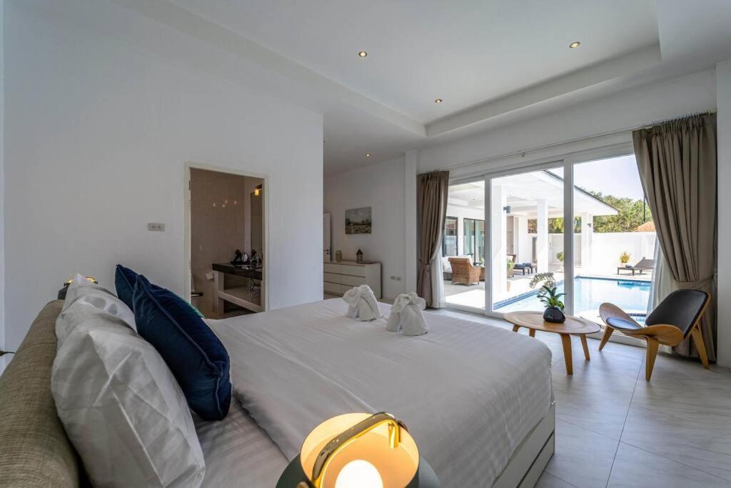 Modern Large 2 Bedroom Pool Pv2 Villa