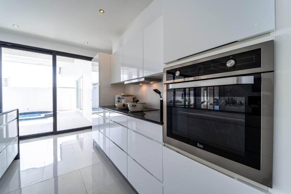 Villa Modern Large 2 Bedroom Pool Pv2