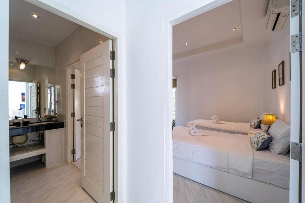 Villa Modern Large 2 Bedroom Pool Pv2 *