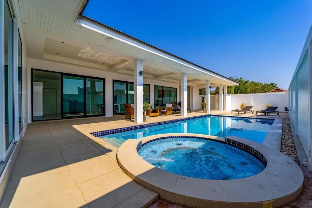 Villa Modern Large 2 Bedroom Pool Pv2