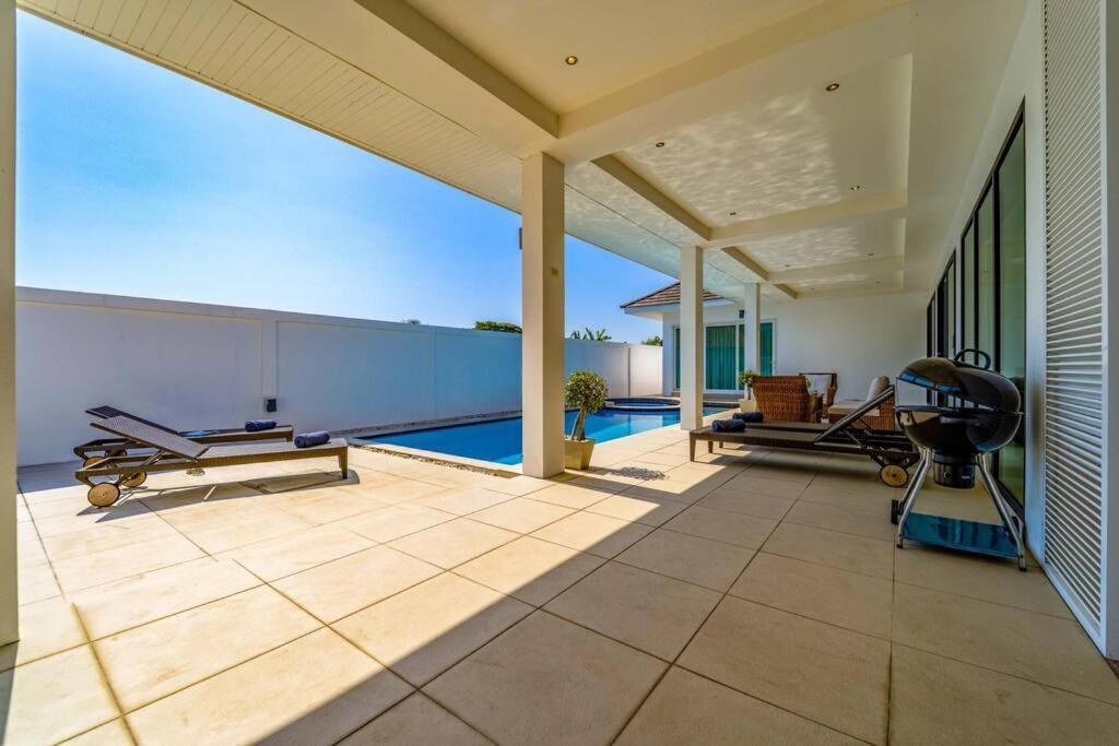 Modern Large 2 Bedroom Pool Pv2 *