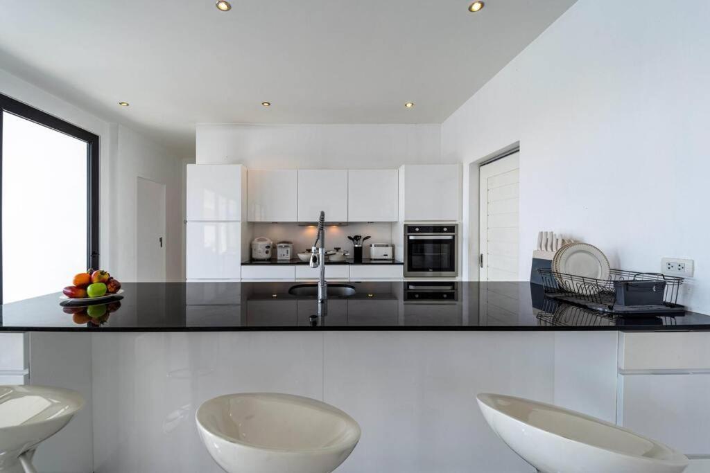 Modern Large 2 Bedroom Pool Pv2 Villa