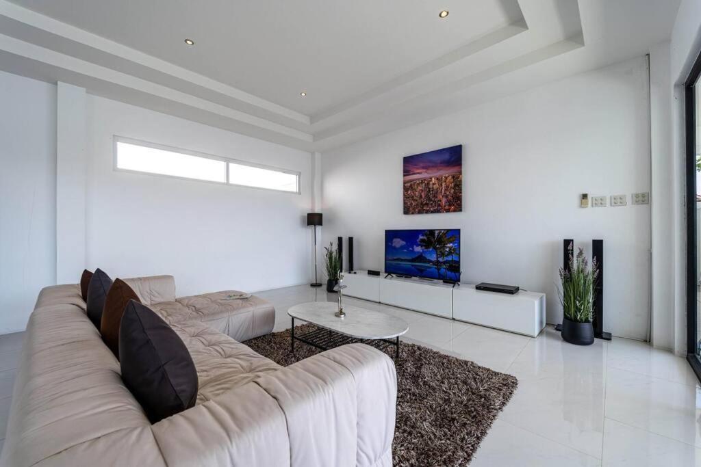 Villa Modern Large 2 Bedroom Pool Pv2 *