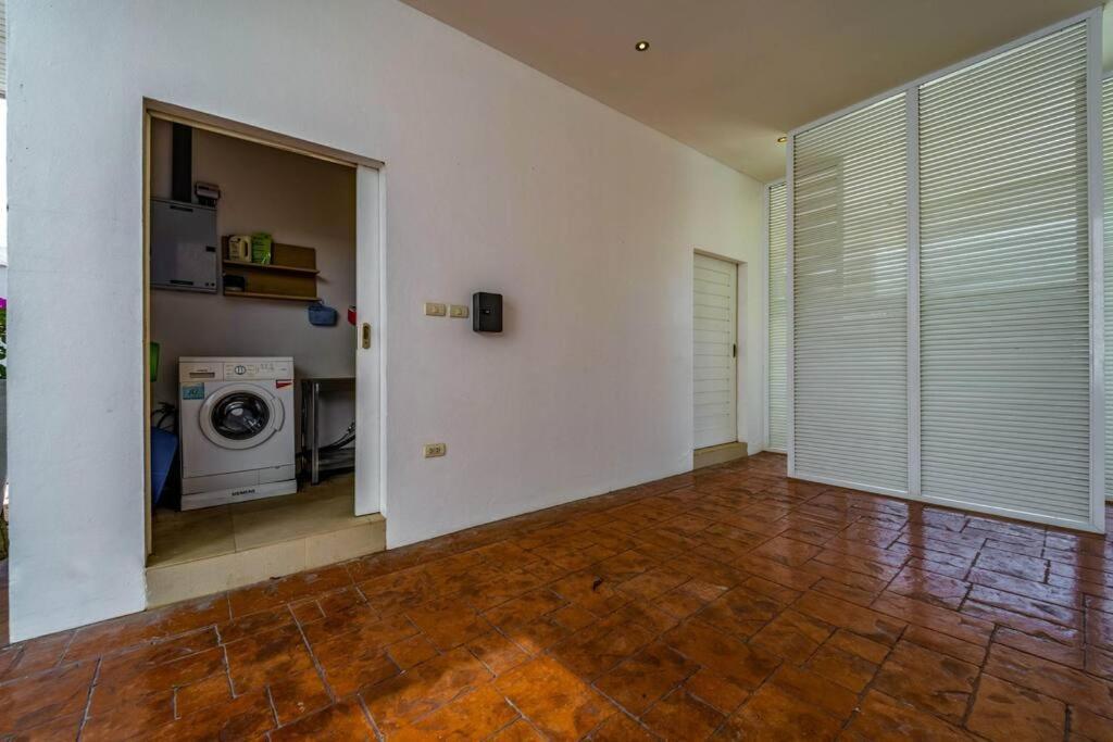 Modern Large 2 Bedroom Pool Pv2 Villa