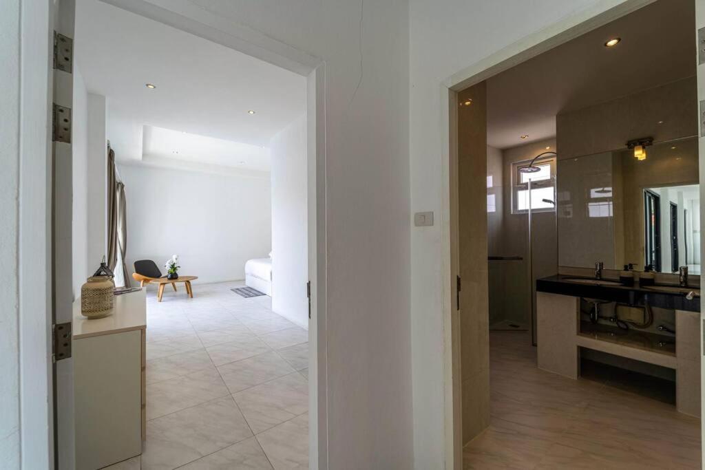 Modern Large 2 Bedroom Pool Pv2 Villa