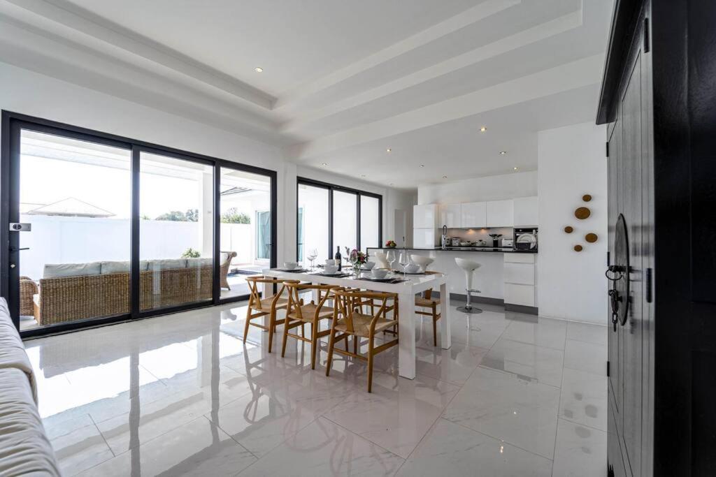 Villa Modern Large 2 Bedroom Pool Pv2