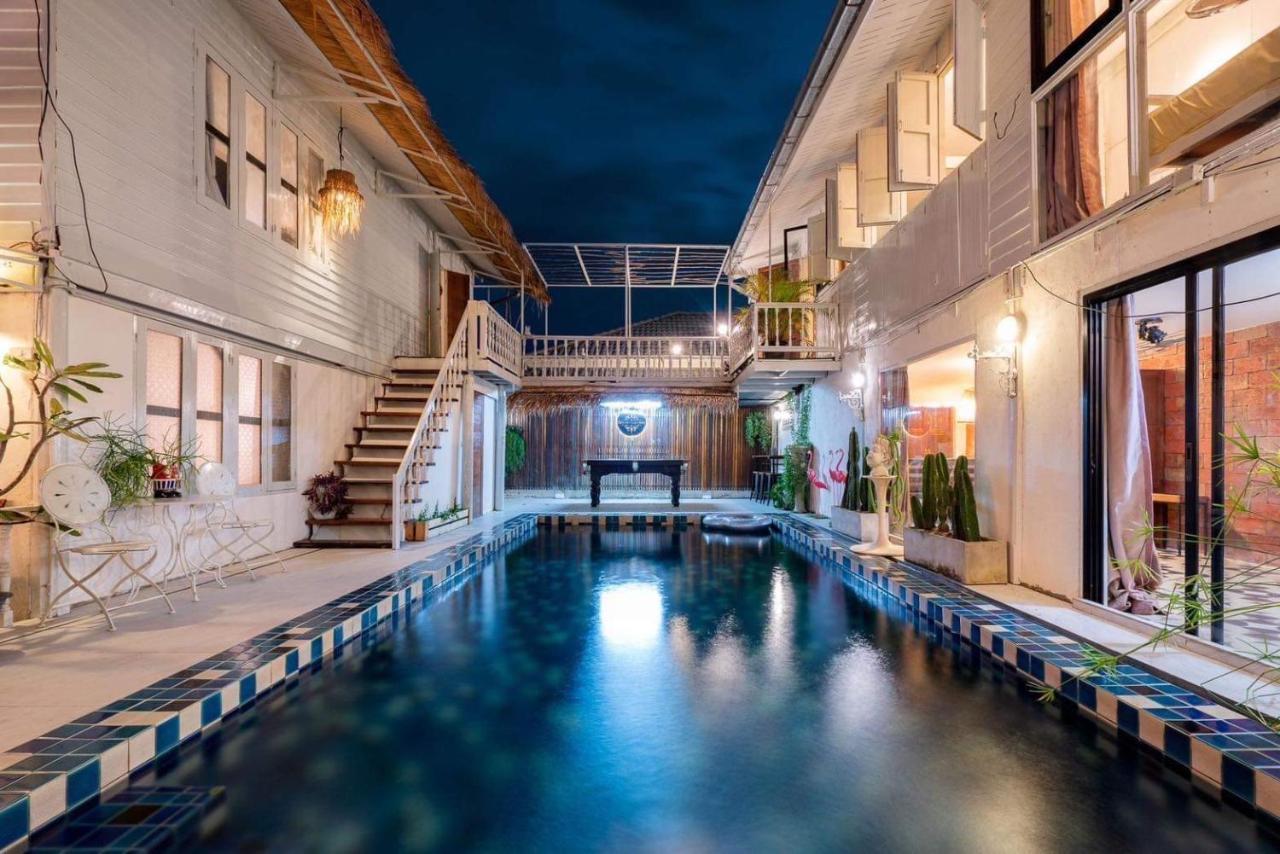 Secret Garden Pool Gasthof HHQ