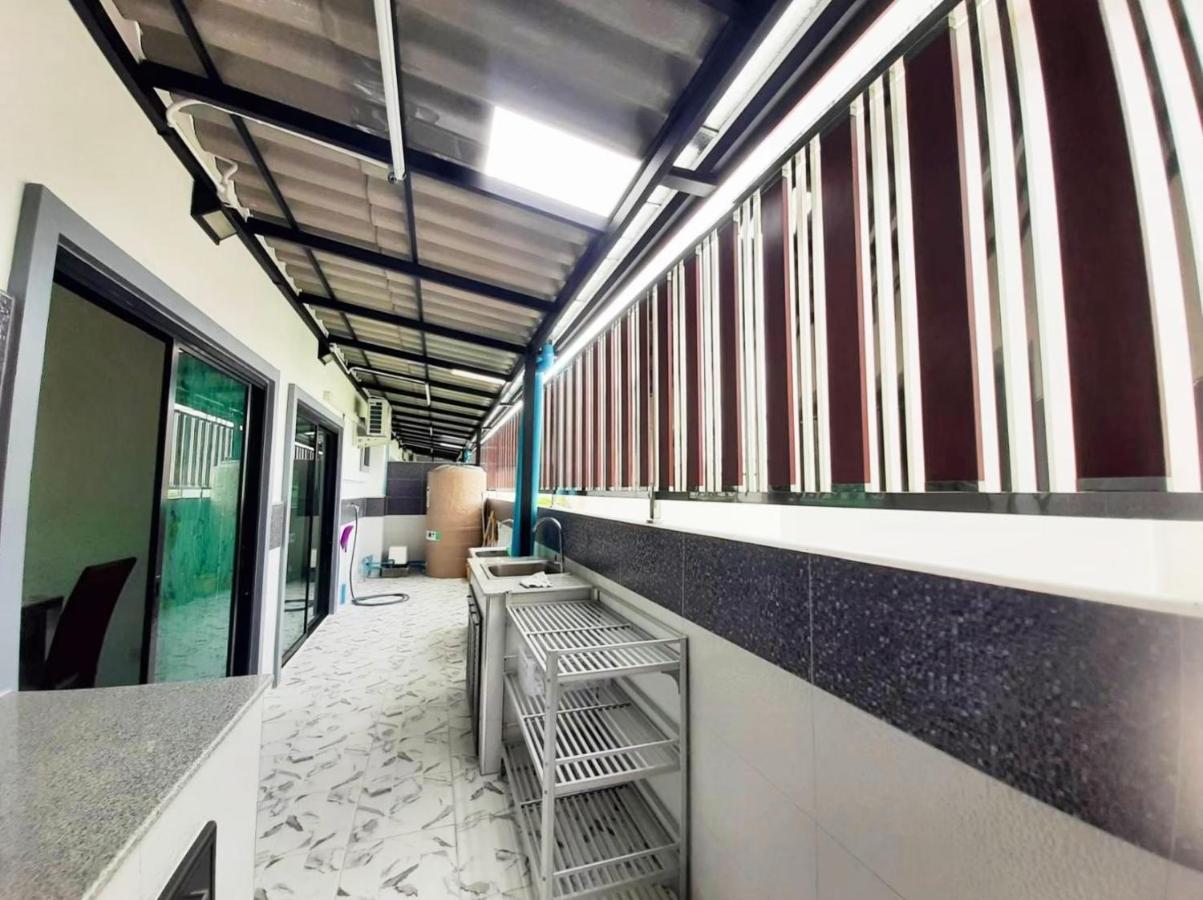 Holiday home บ้านสไลเดอร์แดง พูลวิลล่า 4 ห้องนอน พัก 15-20 คน *