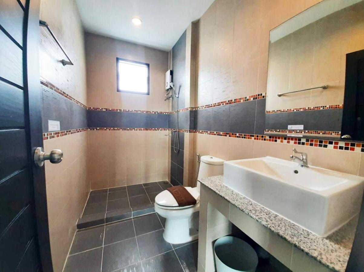 บ้านสไลเดอร์แดง พูลวิลล่า 4 ห้องนอน พัก 15-20 คน Holiday home