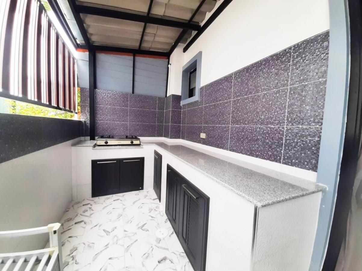 บ้านสไลเดอร์แดง พูลวิลล่า 4 ห้องนอน พัก 15-20 คน Hua Hin