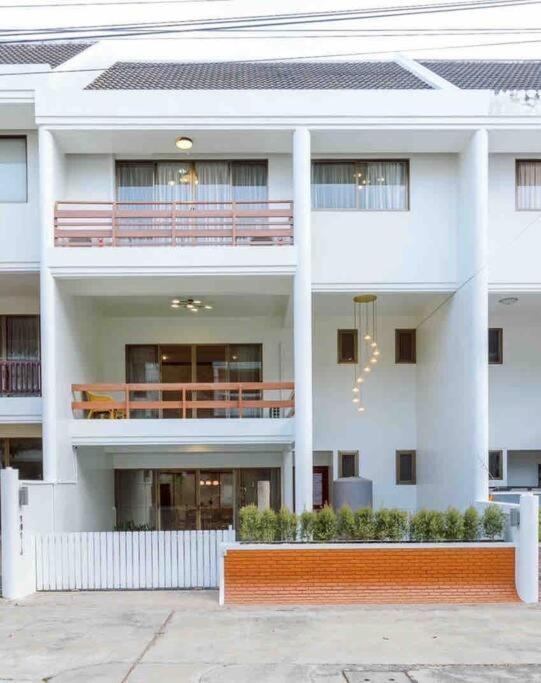 White House2 Villa Hua Hin
