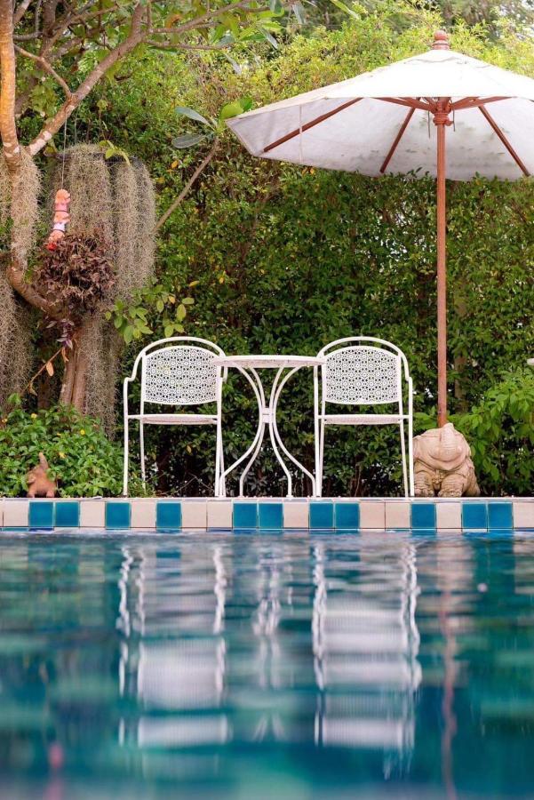 Secret Garden Pool Gasthof HHQ