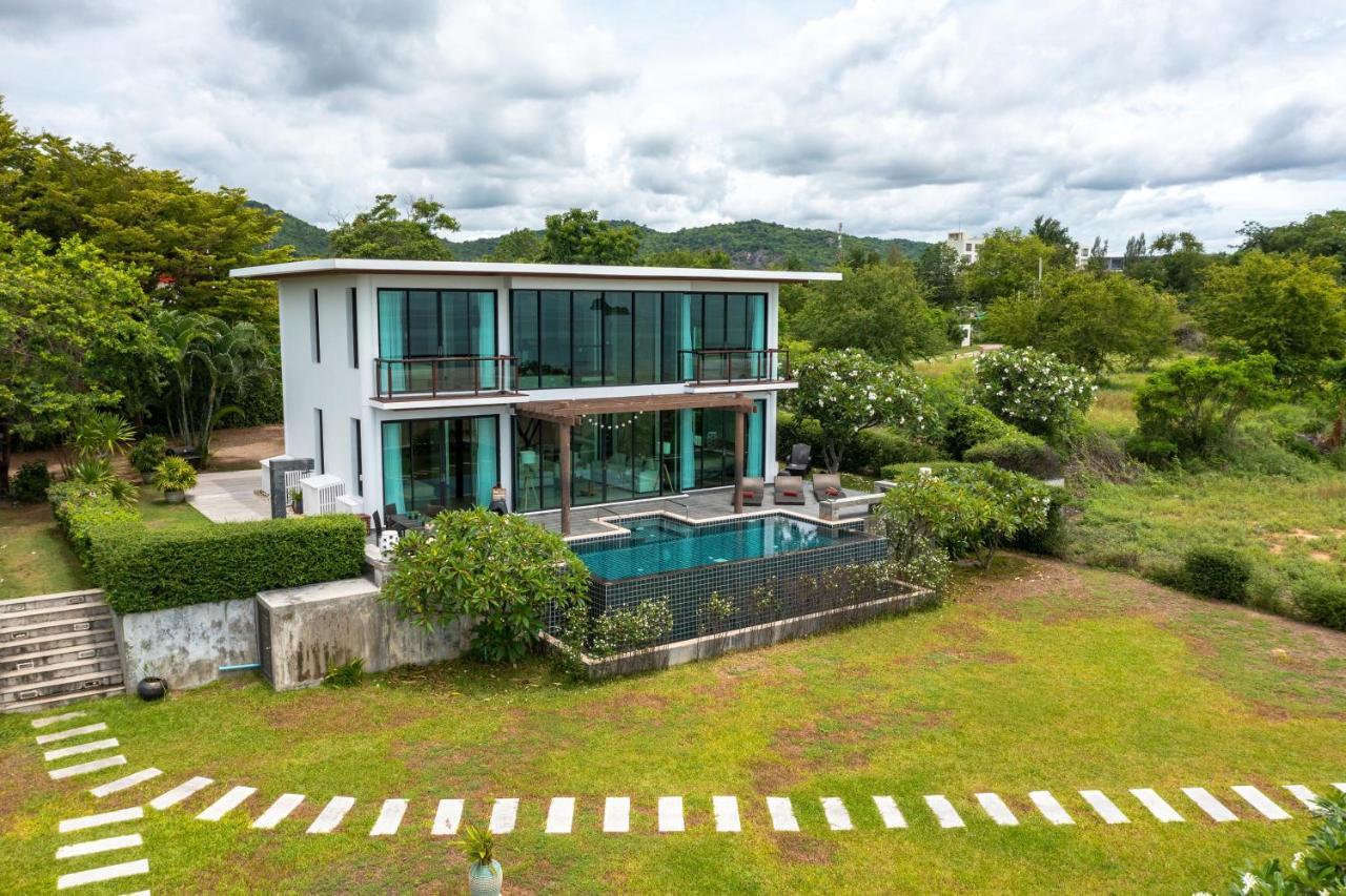 Beachfront Modern 4 Bedroom Pool - Rv Villa *
