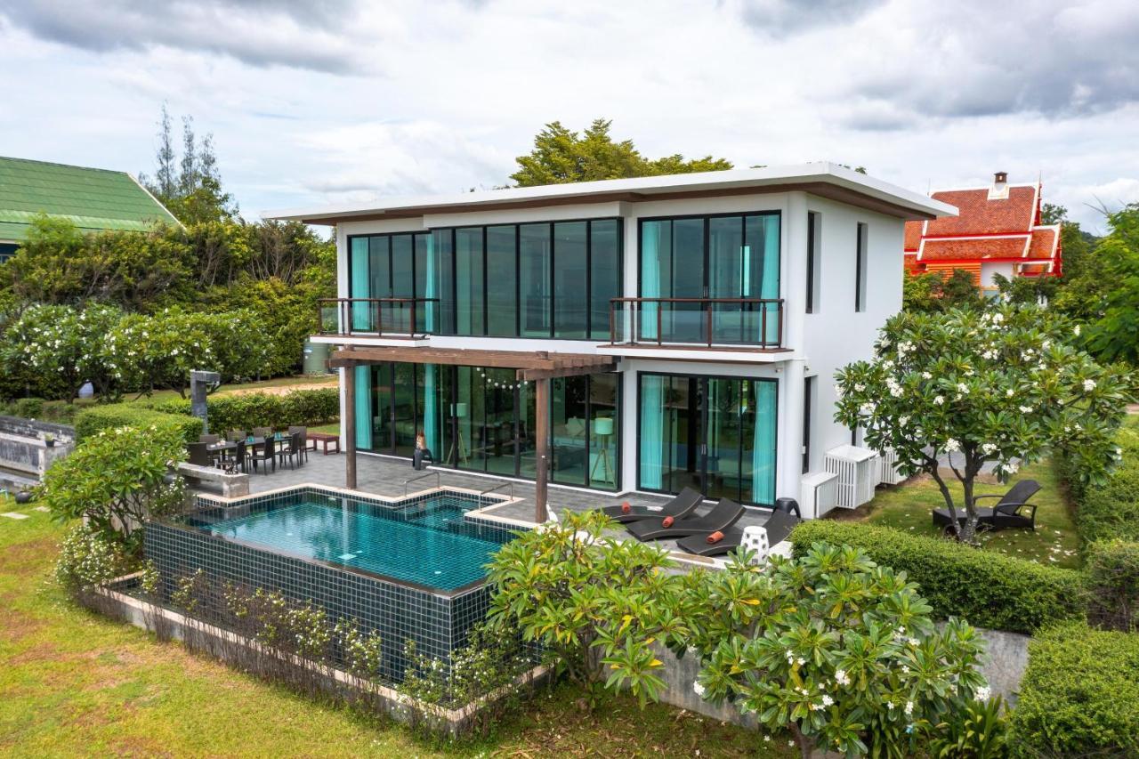 Beachfront Modern 4 Bedroom Pool - Rv *