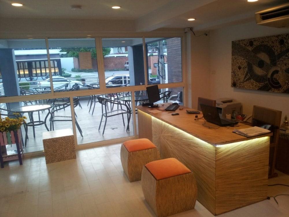 Nantra Hotel 3*