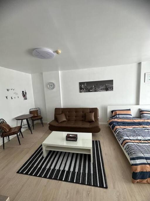 บ้านเพียงเพลิน A 107 Apartment *