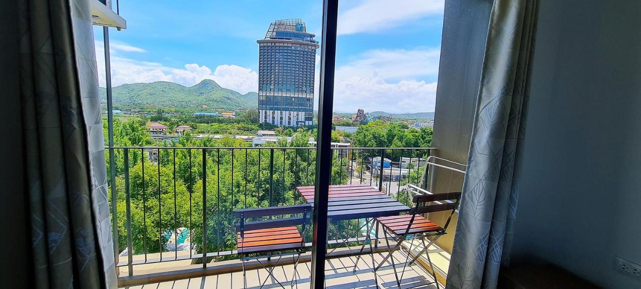 Lahabana Condo: Highest Floor With Night Market Proximity * HHQ