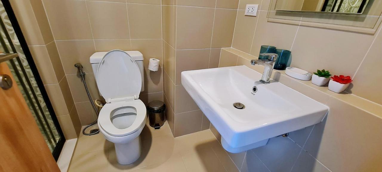 Lahabana Condo: Highest Floor With Night Market Proximity *