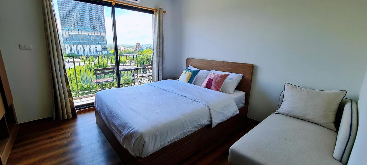 Lahabana Condo: Highest Floor With Night Market Proximity * HHQ