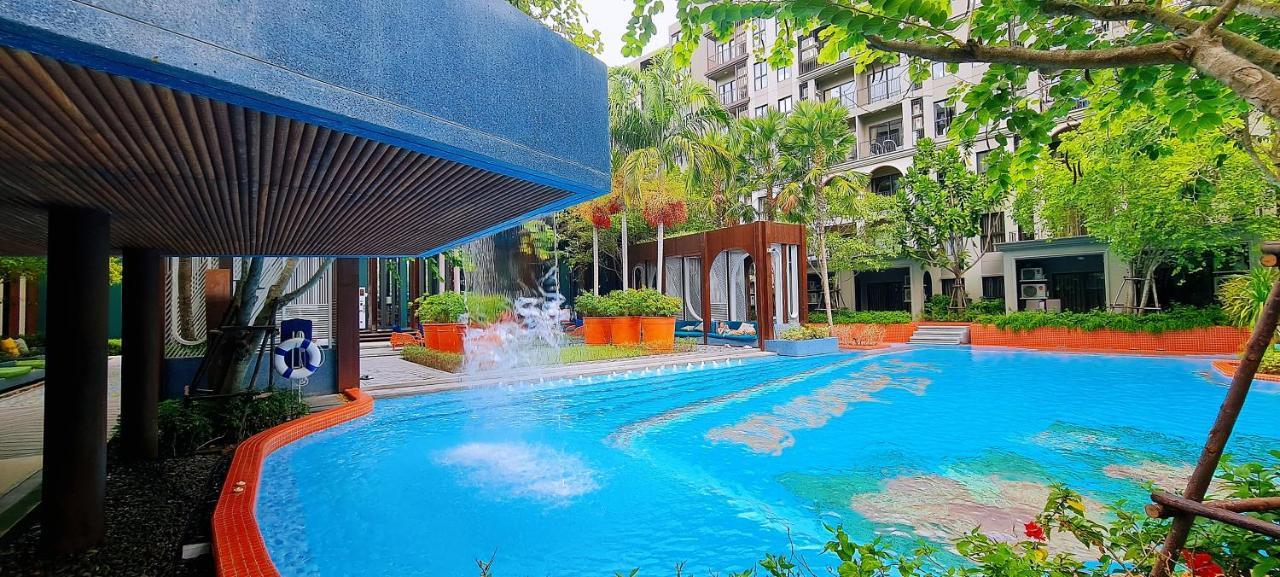 Lahabana Condo: Highest Floor With Night Market Proximity * HHQ