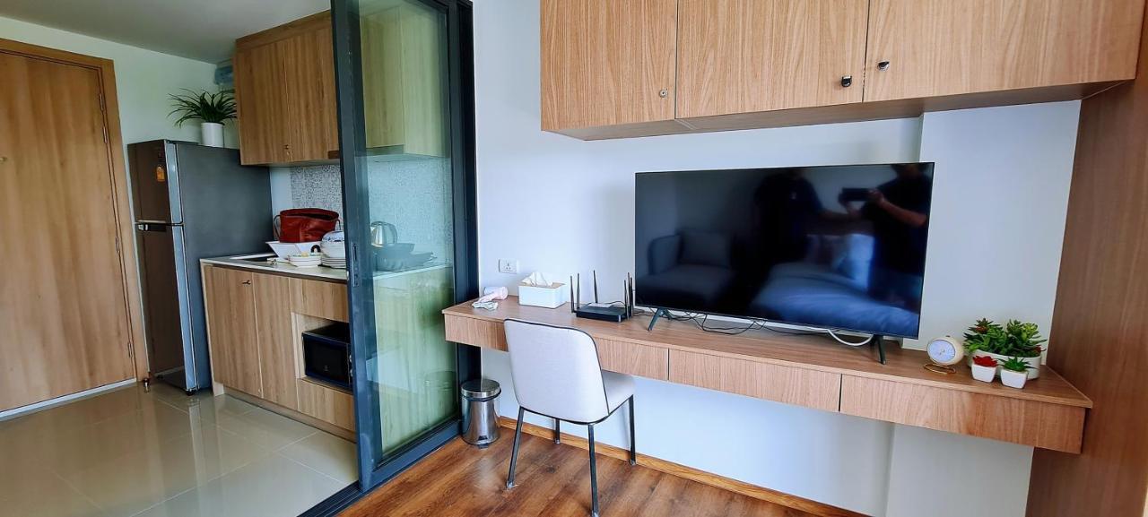 Lahabana Condo: Highest Floor With Night Market Proximity *