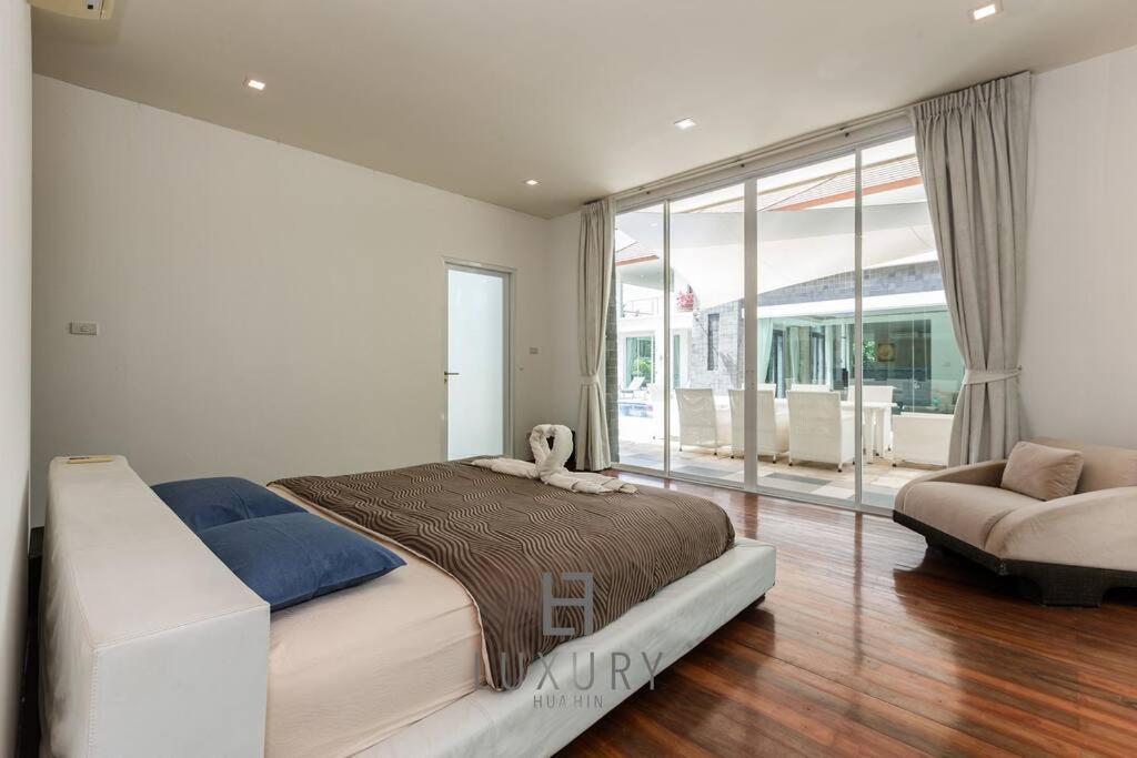 Unique Pool With 5 Bedrooms And Sea View Pm-c1