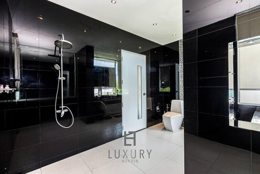 Unique Pool With 5 Bedrooms And Sea View Pm-c1 Hua Hin