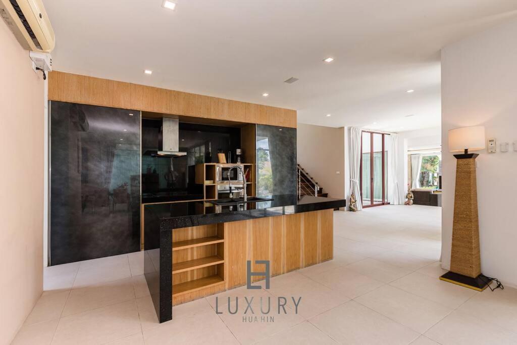 Unique Pool With 5 Bedrooms And Sea View Pm-c1 *