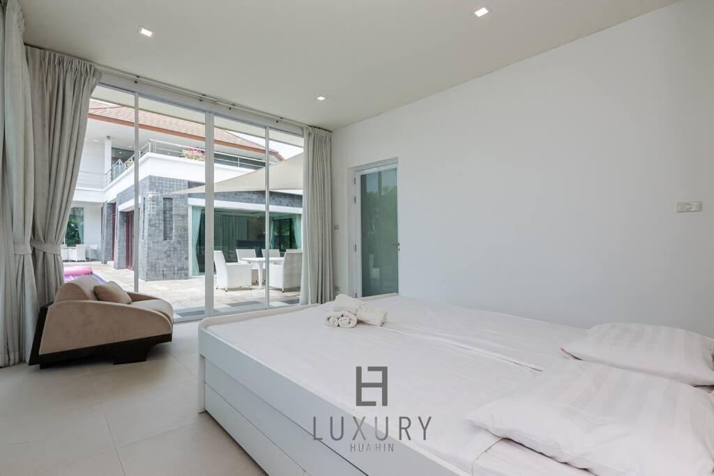 Unique Pool With 5 Bedrooms And Sea View Pm-c1 Villa