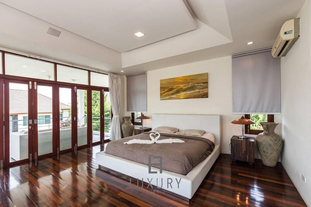 Unique Pool With 5 Bedrooms And Sea View Pm-c1 Villa