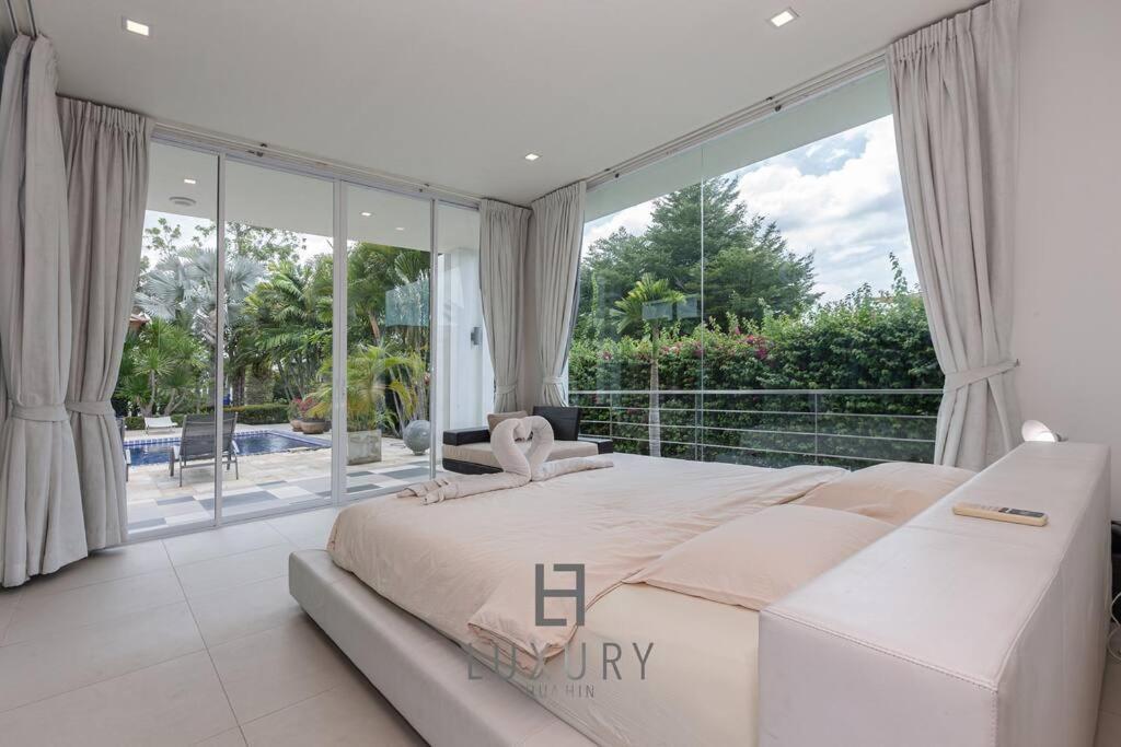 Villa Unique Pool With 5 Bedrooms And Sea View Pm-c1 Hua Hin