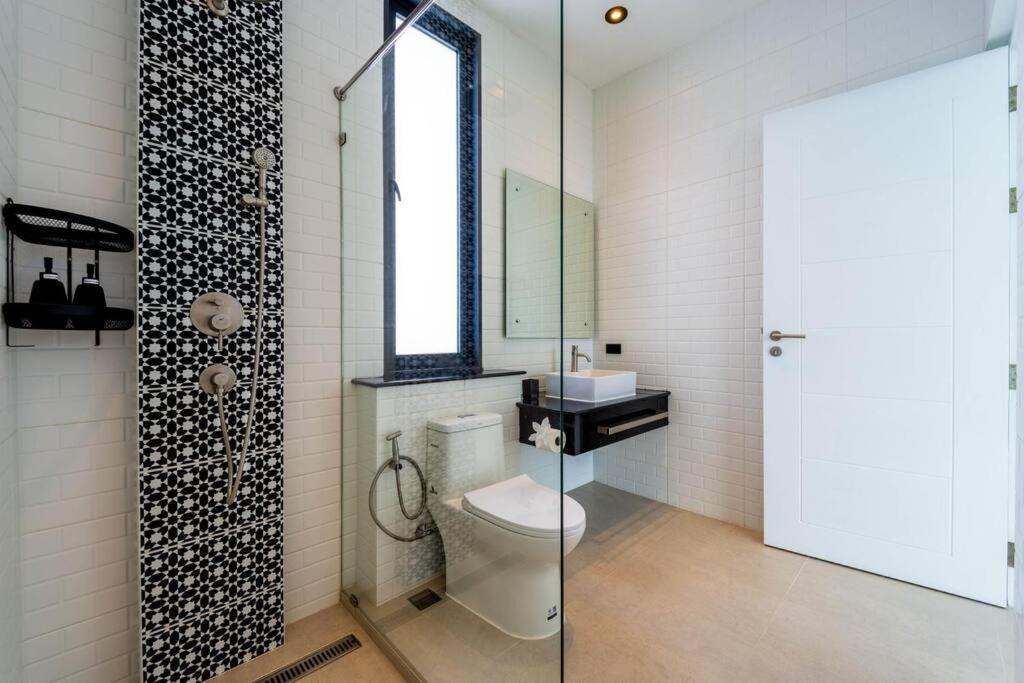 Luxury Modern 6 Bed Private Pool Llw *