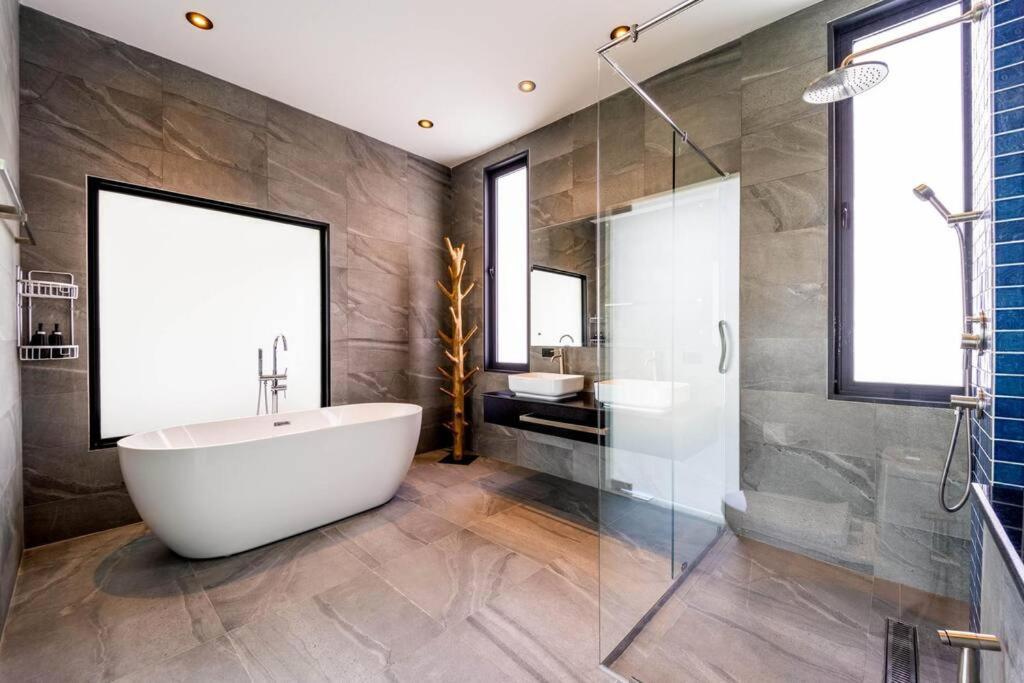 Villa Luxury Modern 6 Bed Private Pool Llw