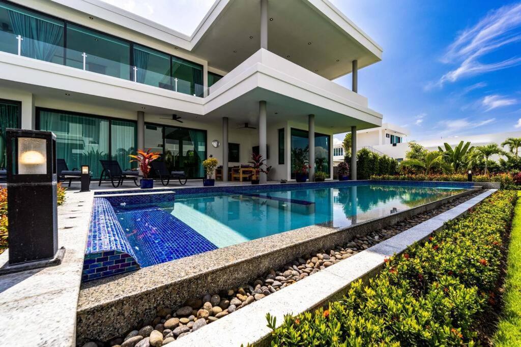 Luxury Modern 6 Bed Private Pool Llw