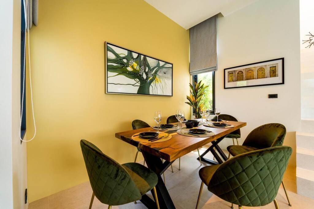 Luxury Modern 6 Bed Private Pool Llw