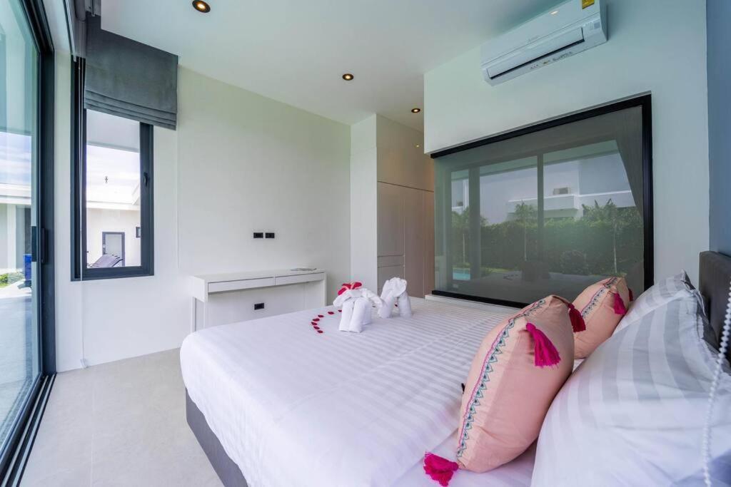 Luxury Modern 6 Bed Private Pool Llw
